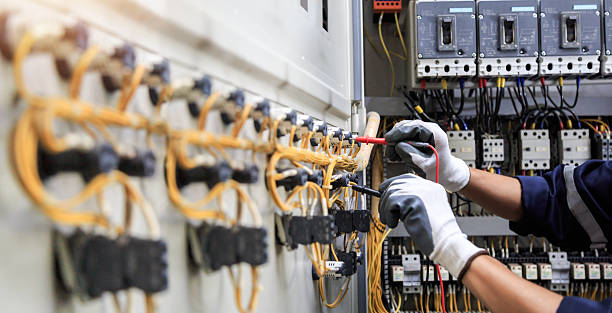 Professional Electrician technician working in Fort Wayne, IN